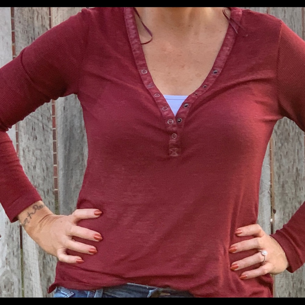 Rock & Republic thermal top burgundy
